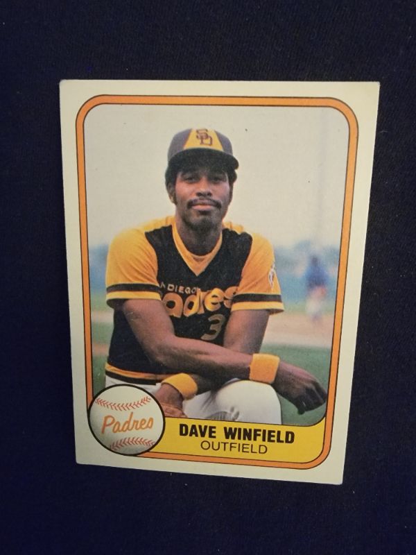 Photo 1 of 1981 DAVE WINFIELD FLEER CARD