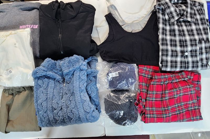 Photo 1 of BOX LOT OF 10 CLOTHING ITEMS ** FINAL SALE NO RETURN**CAJA CON VARIOS PRODUCTO DE ROPA **NO SE ACEPTAN DEVOLUCIONES** YOU WILL GET A BOX WITH 10 ASSORTED ITEMS, **LA CAJA TRAE 10 PRODUCTOS SURTIDOS ** MEN, WOMEN AND KIDS CLOTHING**ROPA DE HOMBRE, MUJER 