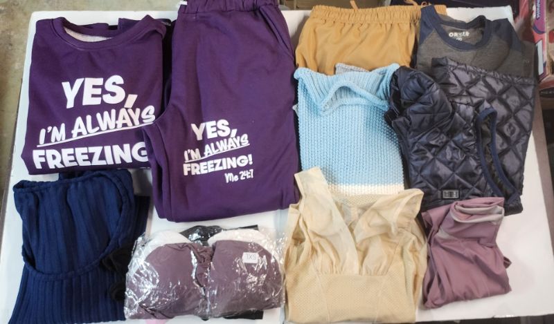 Photo 1 of BOX LOT OF 10 CLOTHING ITEMS ** FINAL SALE NO RETURN**CAJA CON VARIOS PRODUCTO DE ROPA **NO SE ACEPTAN DEVOLUCIONES** YOU WILL GET A BOX WITH 10 ASSORTED ITEMS, **LA CAJA TRAE 10 PRODUCTOS SURTIDOS ** MEN, WOMEN AND KIDS CLOTHING**ROPA DE HOMBRE, MUJER 