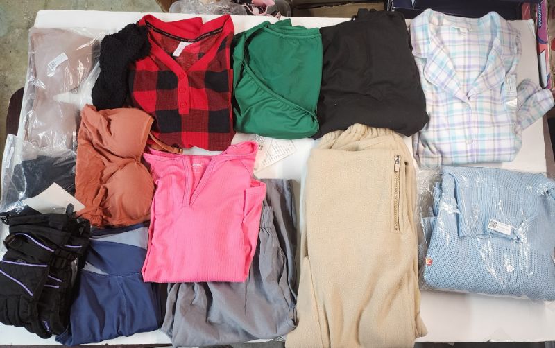Photo 1 of BOX LOT OF 10 CLOTHING ITEMS ** FINAL SALE NO RETURN**CAJA CON VARIOS PRODUCTO DE ROPA **NO SE ACEPTAN DEVOLUCIONES** YOU WILL GET A BOX WITH 10 ASSORTED ITEMS, **LA CAJA TRAE 10 PRODUCTOS SURTIDOS ** MEN, WOMEN AND KIDS CLOTHING**ROPA DE HOMBRE, MUJER 

