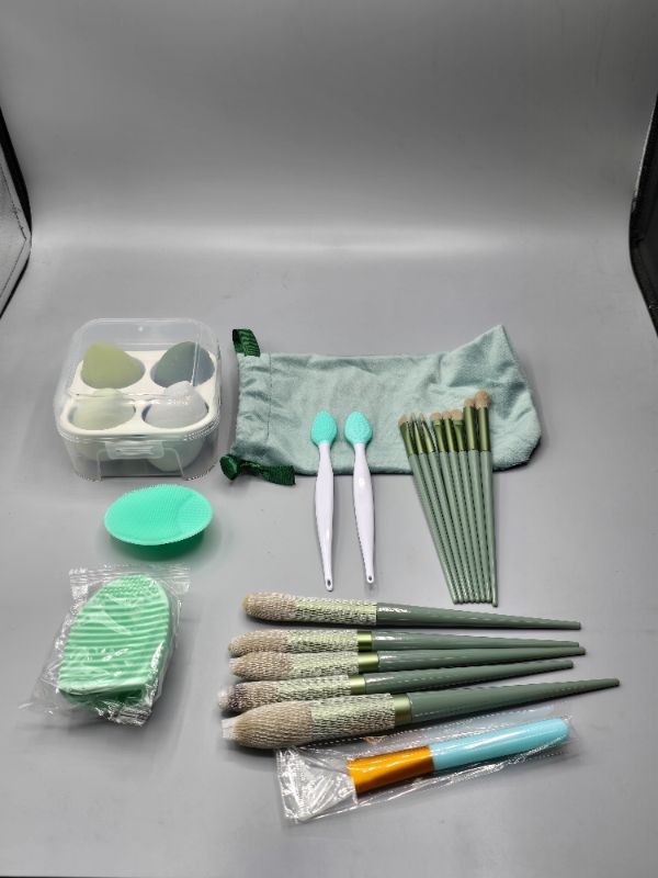 Photo 1 of Makeup Brushes 22 Pcs Makeup Kit, Foundation Brush Eyeshadow Brush Make up Brushes Set (Green, 22 Piece Set Large)