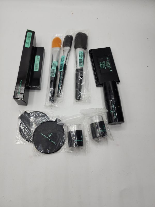 Photo 2 of Vincent Longo 11pc Makeup Set 