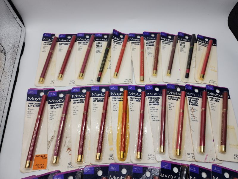 Photo 2 of 30 Pack Variety Lip Liner New 