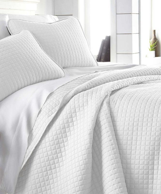 Photo 1 of FULL/QUEEN South Shore Fine Linens Bright White Solid Vilano Springs 3 pc Quilt Set White
Set includes: quilt and 2 pillow shams