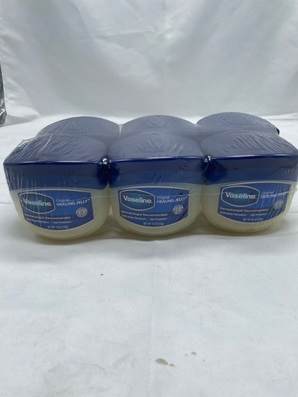 Photo 4 of Vaseline Petroleum Jelly 7.5 Ounce Original (221ml) (6 Pack)