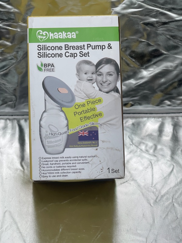 Photo 3 of haakaa Manual Breast Pump Breastfeeding Pump 4oz/100ml+Lid Food Grade Silicone 1 PC