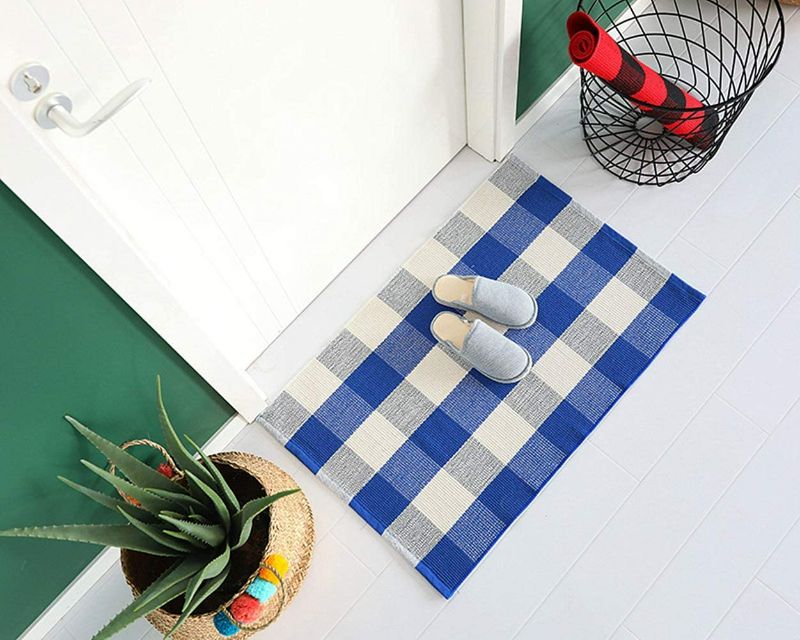 Photo 4 of LEVINIS Blue Buffalo Plaid Rugs 3'×2'- Cotton Hand-Woven Rug Farmhouse Front Porch Rugs Outdoor Doormat Washable Buffalo Check Rug for Kitchen/Bathroom/Entry Way/Sink
