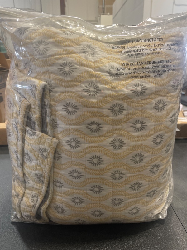 Photo 1 of QUILTED BLANKET SIZE UNKNOWN 