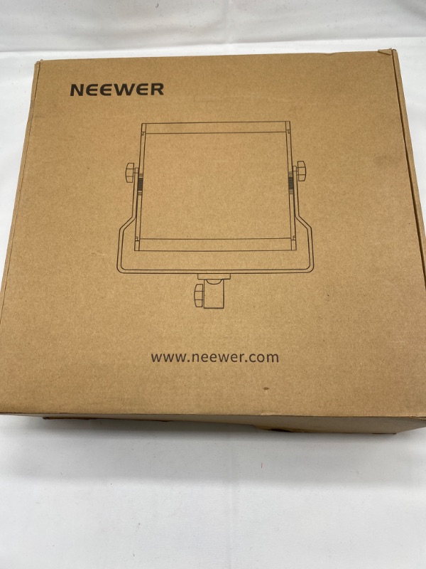Photo 3 of Neewer Upgraded 660 LED Video Light, Dimmable Bi-Color 3200K~5600K CRI 96+ LED Panel Light with LCD Screen, U-Mount Bracket and Barndoor for Studio Photography, YouTube Video Shooting (NL660S)