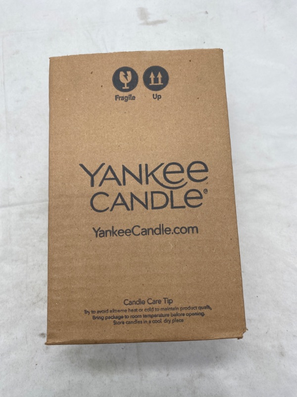 Photo 2 of Yankee Candle Large Jar Candle Balsam & Cedar NEW