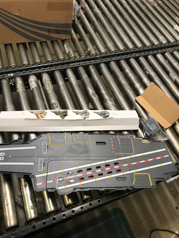 Photo 2 of Fleet Command Aircraft Carrier 31" (Lights and Sound) + 4 Die Cast Feighter Jets
