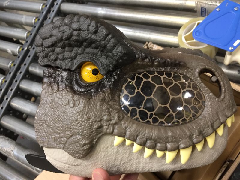 Photo 2 of ?Jurassic World Dominion Dinosaur Mask Tyrannosaurus Rex Chomp N Roar *BROKEN PLASTIC* with Motion and Sounds, T Rex Costume for Kids Role-Play ???? Frustration Free Packaging