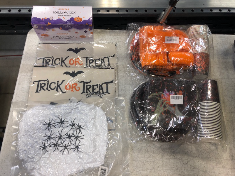 Photo 1 of 6 ITEM HALLOWEEN PARTY DECORATION BAG BUNDLE