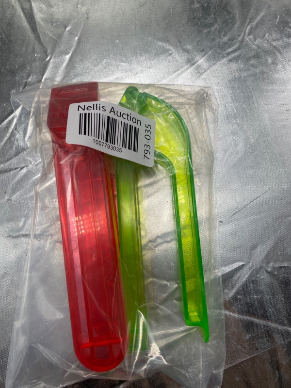 Photo 2 of plastic garlic press, colors green and red 