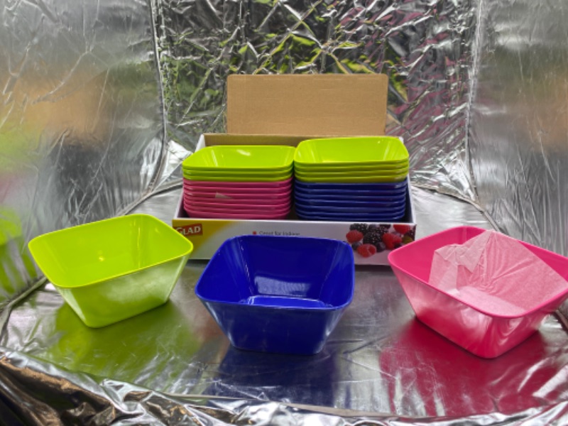 Photo 1 of  GLAD 24 PACK SQUARE BOWLS , 6 IN (15.2CM) COLOR ASSORTED