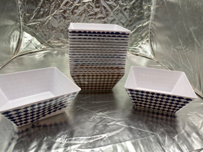 Photo 1 of  GLAD  22 PACK SQUARE BOWLS , 6 IN (15.2CM)