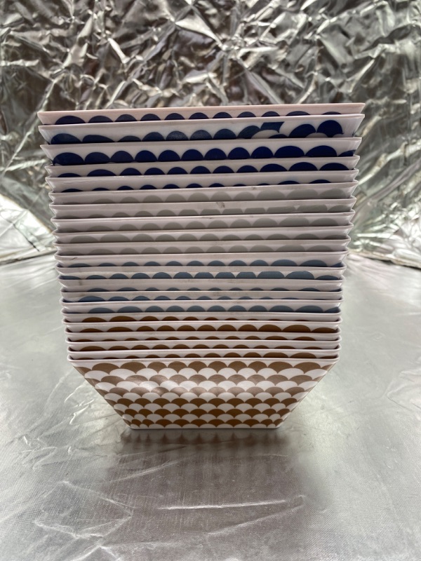 Photo 1 of  GLAD  22 PACK SQUARE BOWLS , 6 IN (15.2CM)