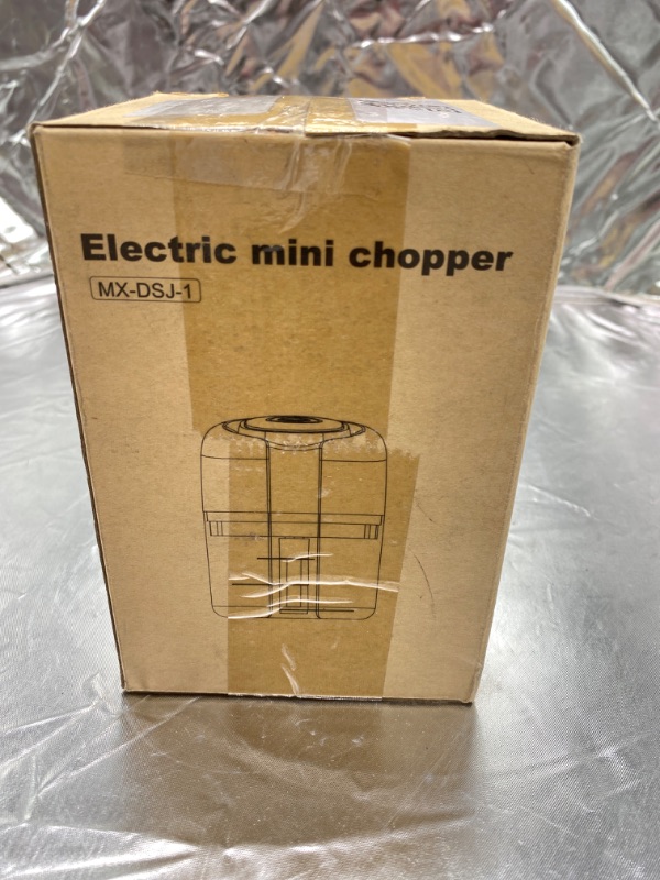 Photo 2 of  Mini Garlic Food Chopper, Electric Veggie Chopper, Grinder Masher , Portable Rechargeable Blender to Vegetable,Wireless  NEW