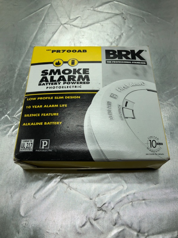 Photo 2 of BRK PR700AB smoke alarm battery powered Low Profile 9V Alkaline Battery Operated 