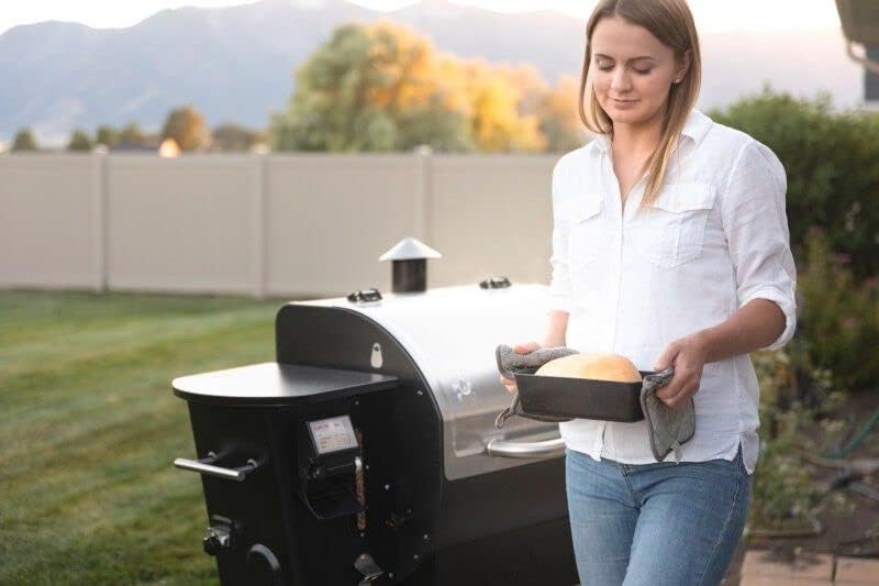 Photo 5 of Black Camp Chef Home Seasoned Cast Iron Bread Pan