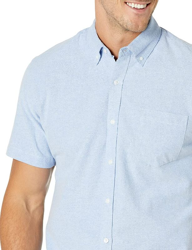 Photo 3 of Amazon Essentials Men's Regular-Fit Short-Sleeve Pocket Oxford Shirt ( Size Medium )