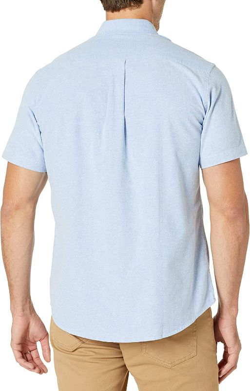 Photo 2 of Amazon Essentials Men's Regular-Fit Short-Sleeve Pocket Oxford Shirt ( Size Medium )