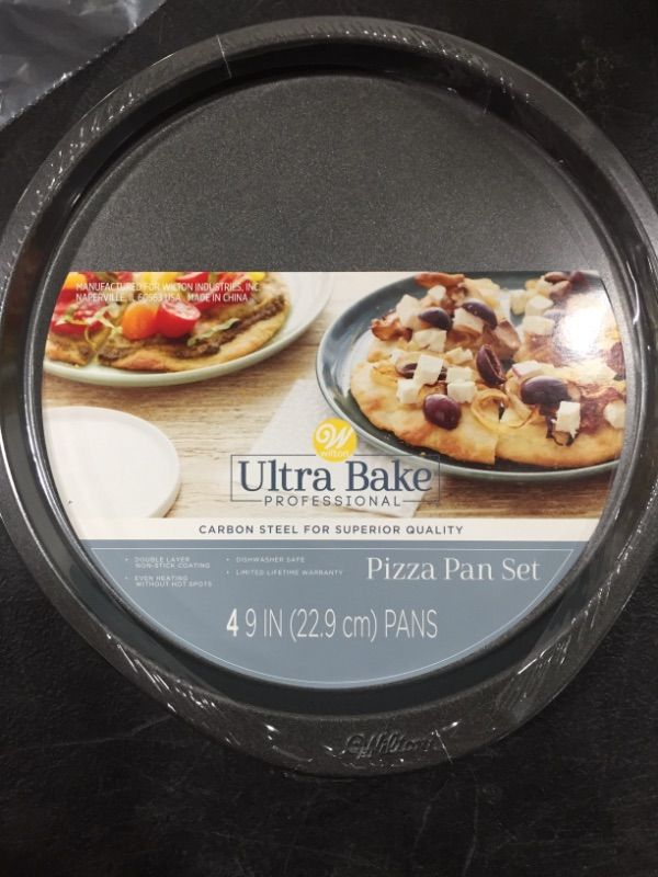 Photo 2 of Wilton 4pc Pizza Pan Set

