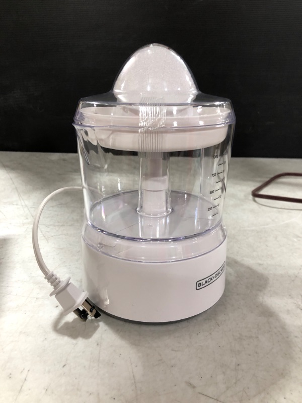 Photo 2 of BLACK+DECKER 32oz Citrus Juicer, White, CJ650W,Small