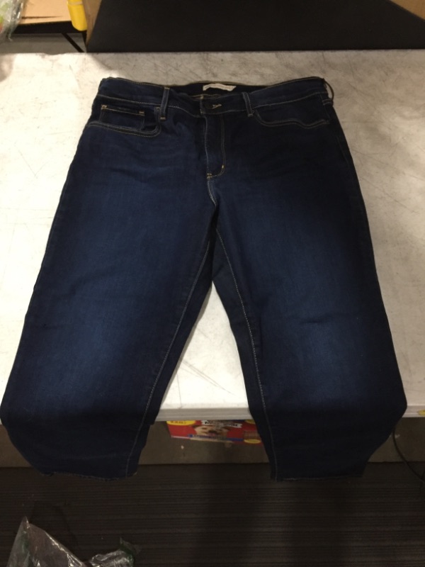 Photo 2 of Levi's® Women's 724™ High-Rise Straight Cropped Jeans (Size 33)

