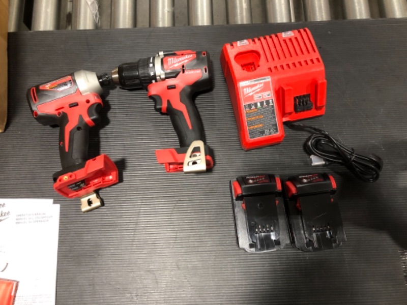 Photo 2 of "Milwaukee 2892-22CT M18 18V 2-Tool Drill Driver and Impact Driver Combo Kit"
