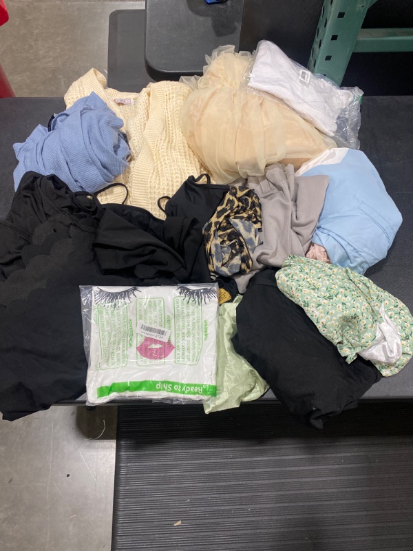 Photo 1 of CLOTHES BUNDLE L-XXXL(sold as is)