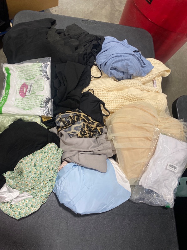 Photo 1 of CLOTHES BUNDLE L-XXXL(sold as is)