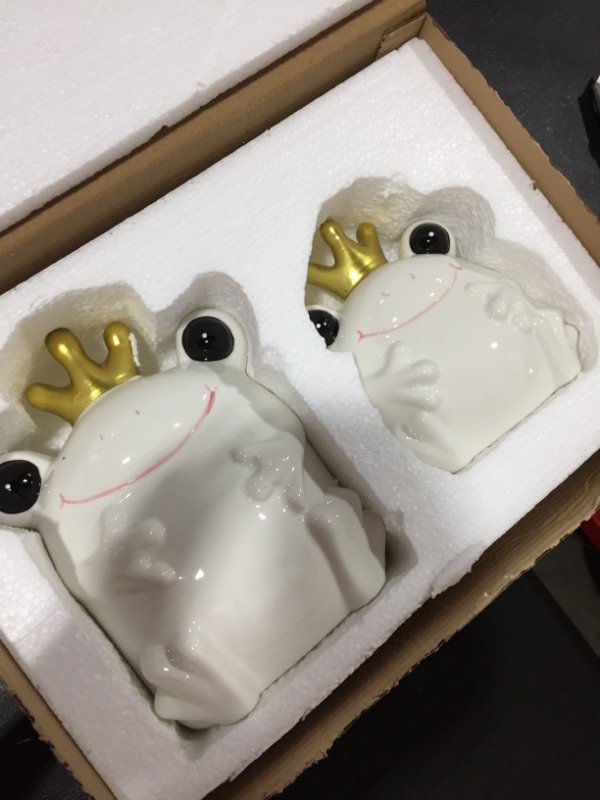 Photo 2 of 2Pcs Frog Decor Ceramic Statue, Cute Frogs Figurine Set with LED, Bedroom Furniture Desktop Mantel Festival Decor(White)
