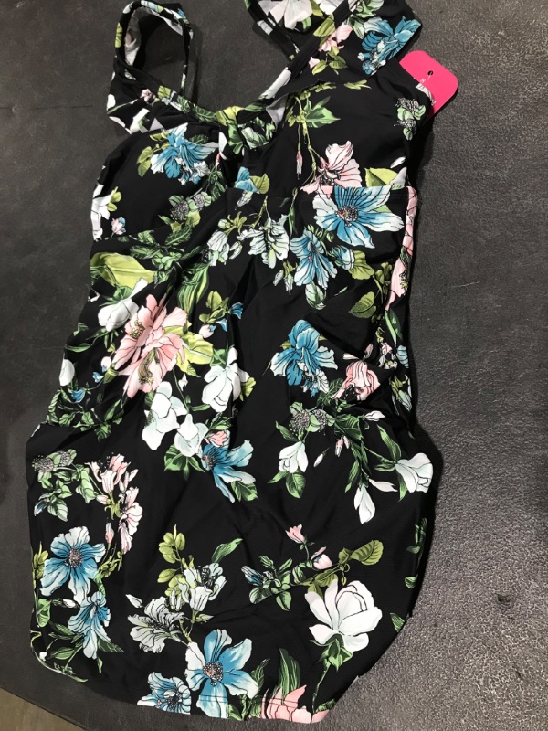 Photo 1 of 1 piece bathing suit 
Size s
Color Black/floral 