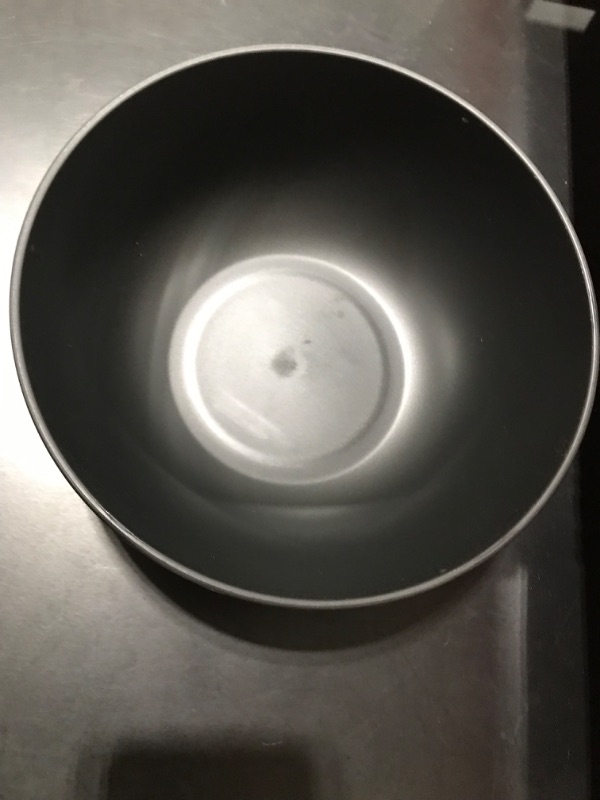 Photo 2 of 37oz plastic cereal bowl 
color black 
