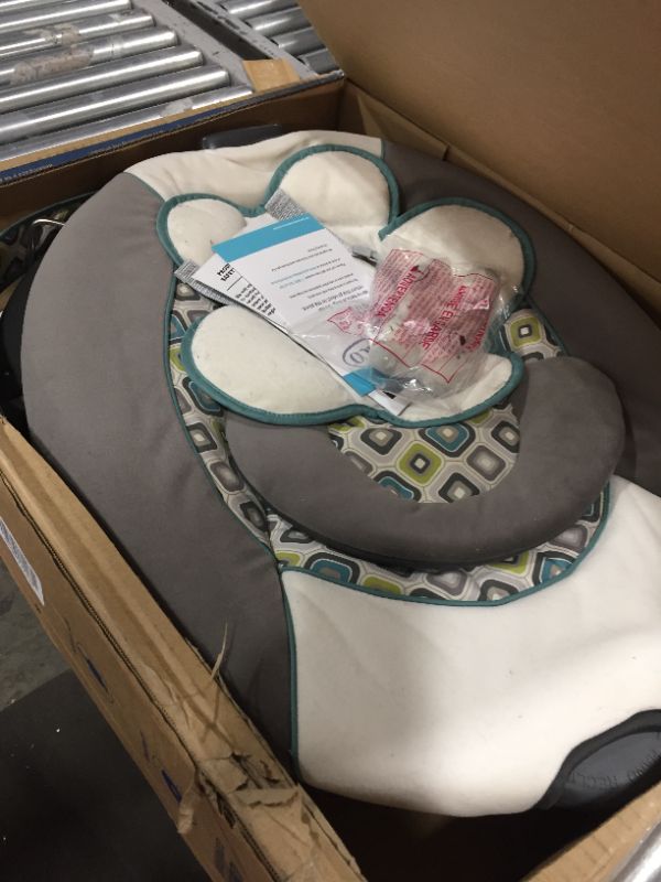 Photo 2 of Graco Baby 1925885 Glider LX Affinia Style Gliding Swing Bassinet