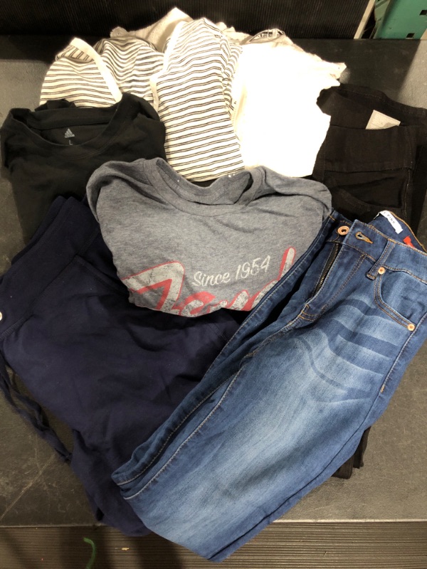 Photo 1 of CLOTHES BUNDLE M-L, JEANS 7/8