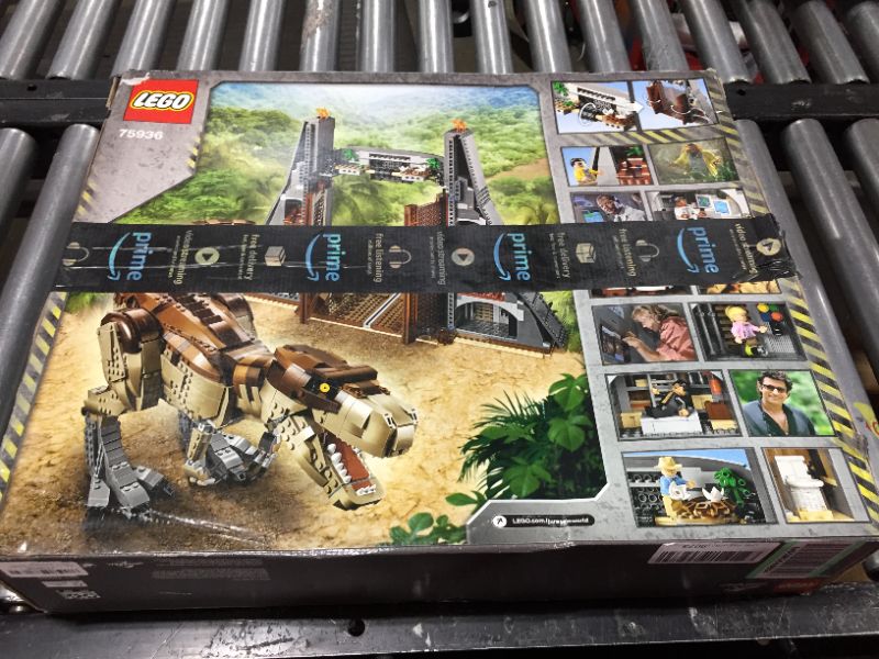 Photo 4 of LEGO Jurassic World Jurassic Park: T. rex Rampage 75936 Building Kit (3120 Pieces)
