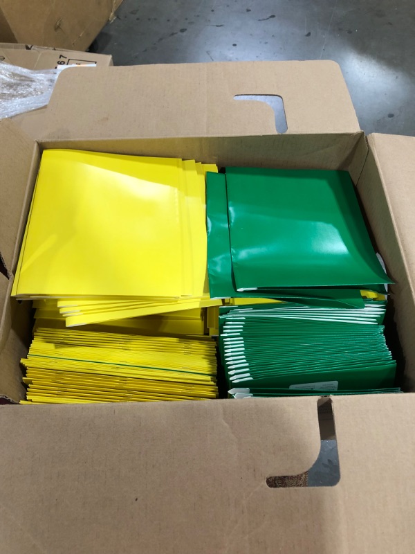 Photo 1 of Box of 2 pocket paper folders Green and yellow