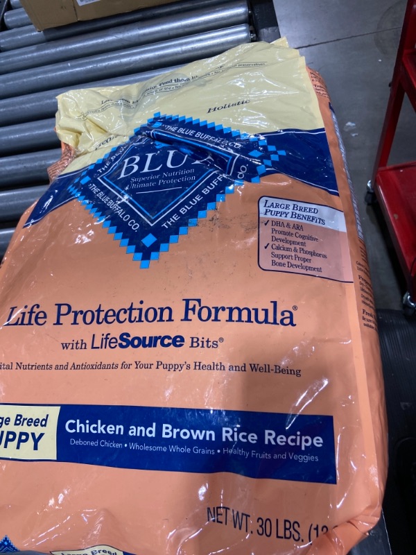 Photo 2 of /Blue Buffalo Life Protection Formula Large Breed Chicken and Brown Rice Dry Dog Food for Puppies Whole Grain 30 Lb. Bag EXP DATE/ 04/18/22****