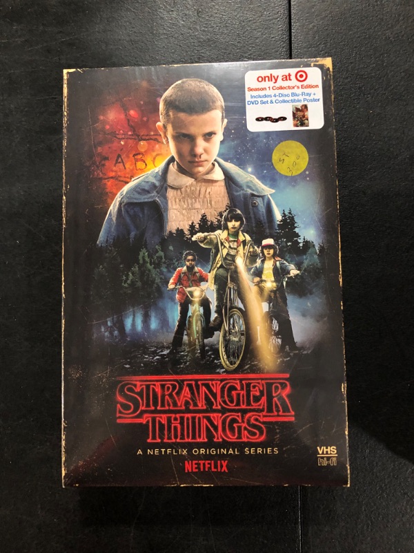 Photo 2 of Stranger Things Season 1 Collector S Edition Exclusive (Blu-ray + DVD)
