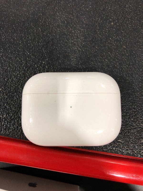 Photo 5 of Apple AirPods Pro
