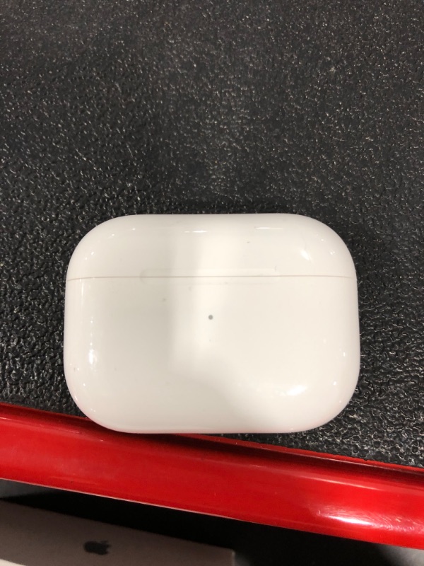 Photo 4 of Apple AirPods Pro
