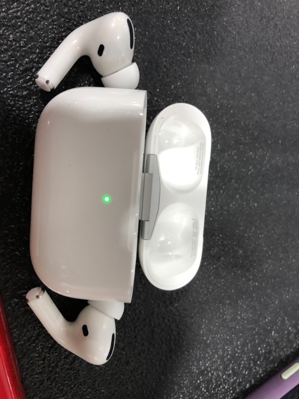 Photo 2 of Apple AirPods Pro
