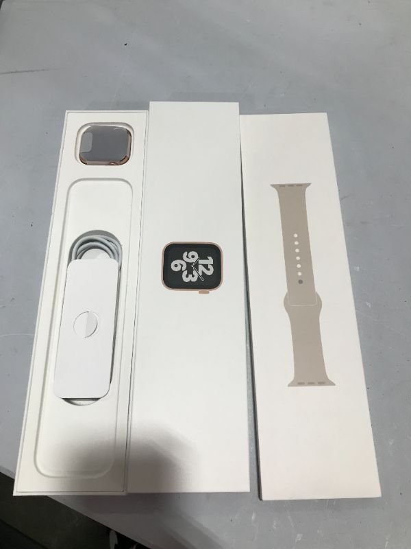 Photo 4 of Apple MKQ03LL-a 40 Mm SE Gold Aluminum Case Apple Watch with Starlight Sport Band
