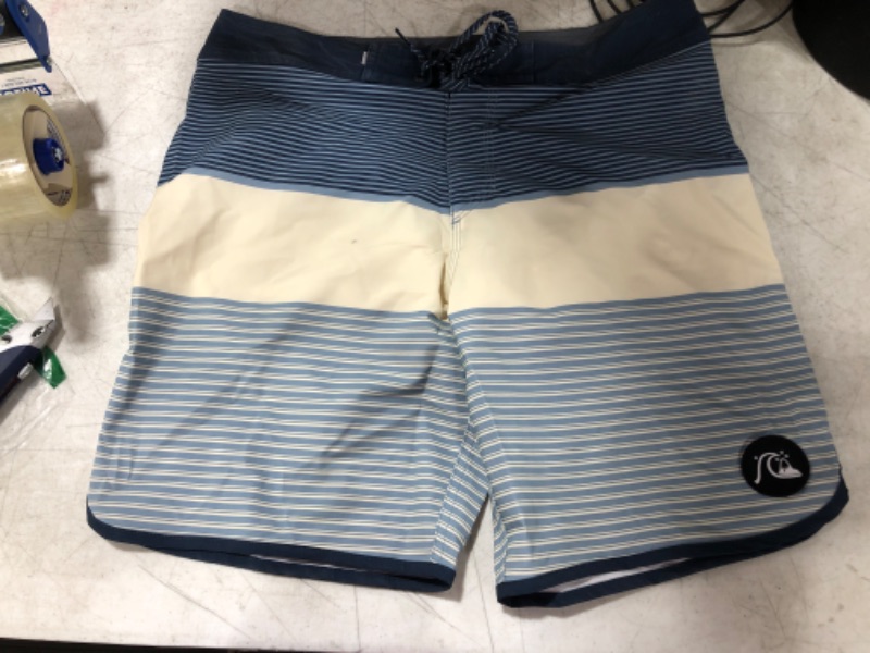 Photo 2 of Quiksilver Men's Standard Surfsilk Tijuana 19 Boardshort Swim Trunk
