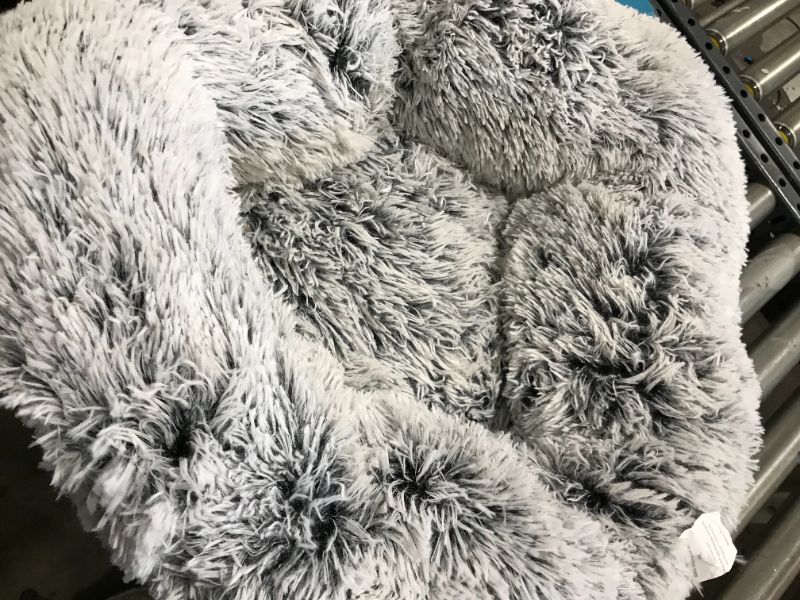 Photo 1 of 23in Round Faux Fur Dog Bed 