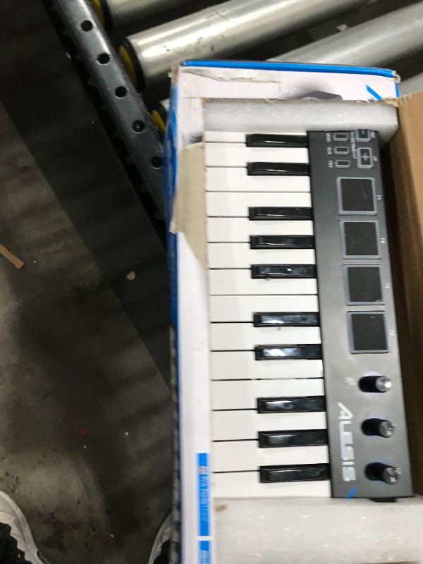 Photo 2 of Alesis V-Mini - 25-Key USB MIDI Keyboard Controller with 4 Backlit Sensitive Pads, 4 Assignable Encoders and Professional Software Suite Included
