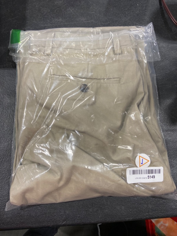 Photo 2 of Amazon Essentials Men's Classic-fit Wrinkle-Resistant Flat-Front Chino Pant
32X32