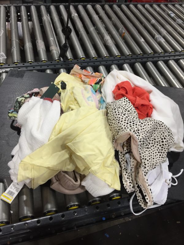 Photo 2 of TARGET WOMENS CLOTHING BOX LOT 

ASSORTED SIZES